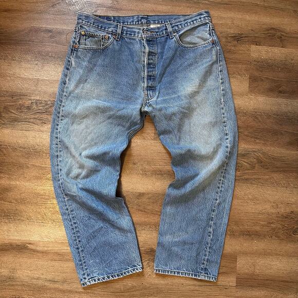 Levi 501 Jeans Mens 36x26 Medium Wash Blue Cotton Denim Pants - Picture 1 of 6